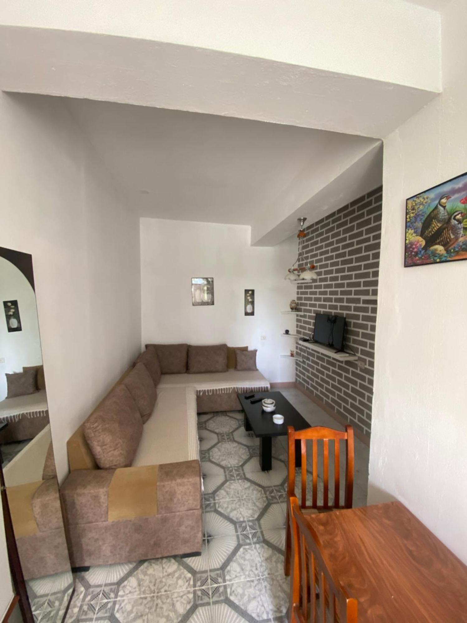 Lovely 2-Bedroom With Greenery View Durrës Exterior foto